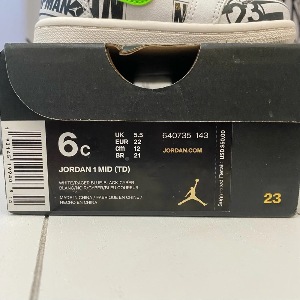 Nike Air Jordan 1 Mid White and Green Graffiti Sneakers kids size 6c - Picture 8 of 14
